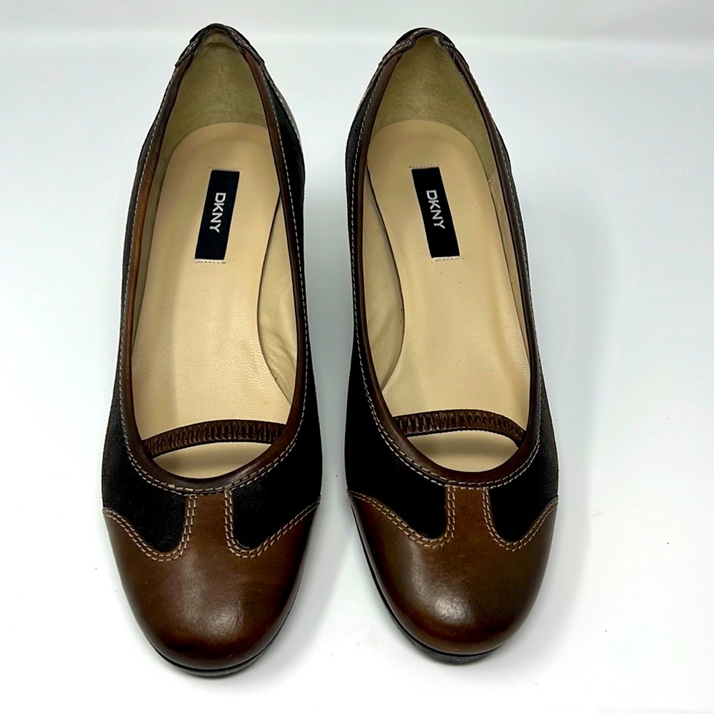 <NWOT> DKNY Dark Brown Leather Low Heal Pump